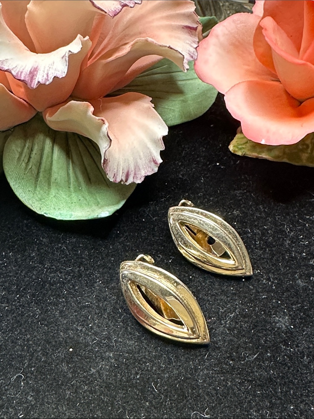 BERGERE - Gold Marquise Leaf Clip-On Earrings